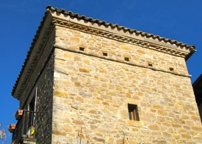 Alero en casa-torre de Urroz-Villa